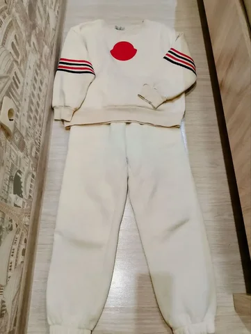 Продам теплый костюм 46-48 - Одежда в Сургут