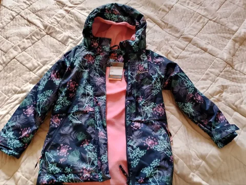 Продам новую ветровку на флисе размер 128-134 - Блузки в Сургут