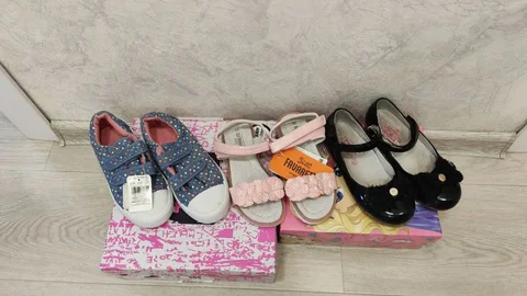 Обувь для девочки: кеды, сандалии, туфли - Обувь в Сургут