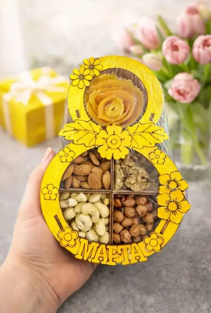 Подарки к 8 Марта: наборы орехов, сухофруктов и букеты конфет - Роликовые коньки в Сургут