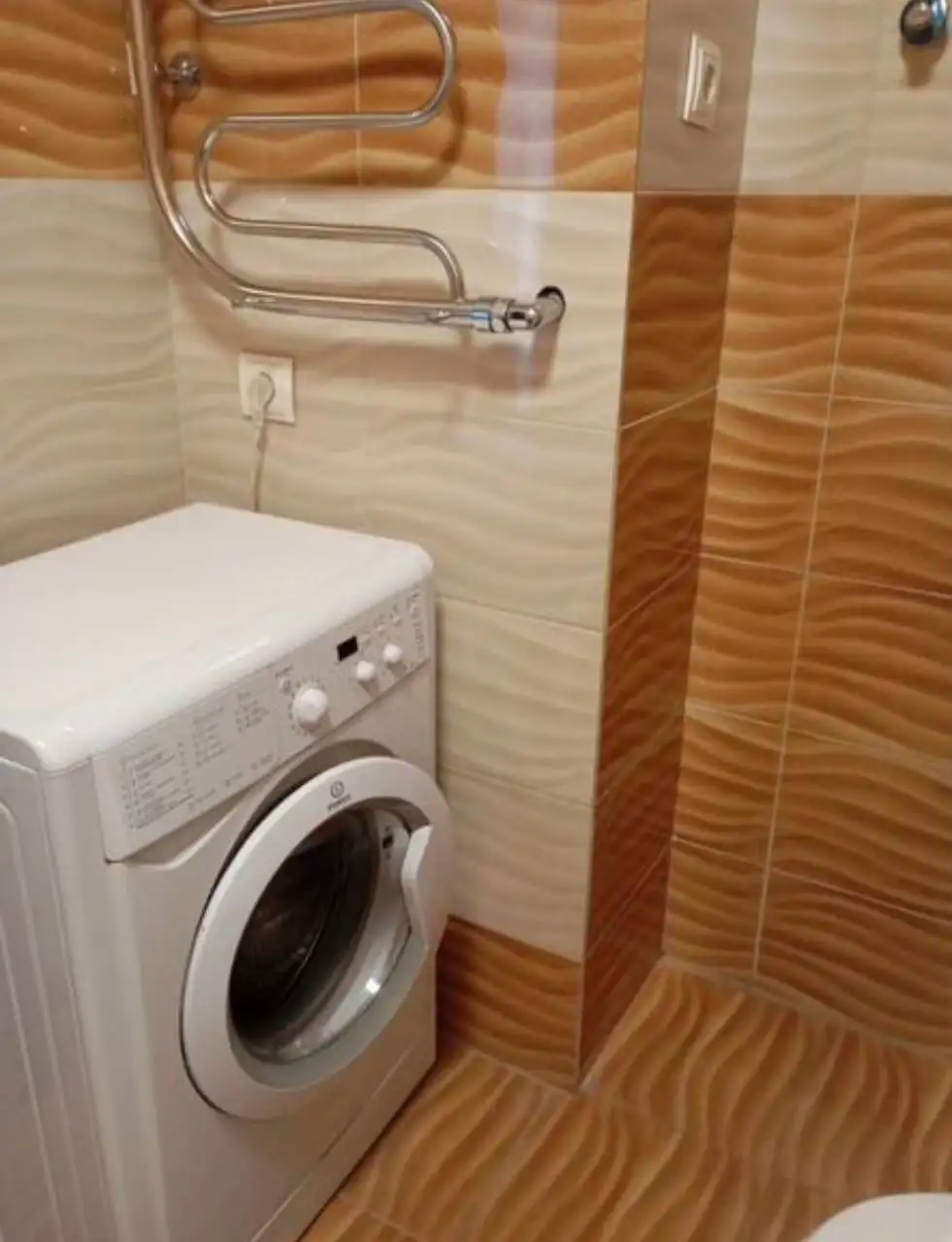 Сдам 1+ комнатную квартиру на Ивана Захарова - Аренда квартир (Недвижимость) в Сургут