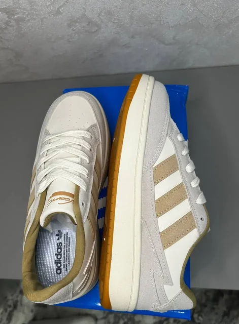 Продам женские кроссовки Adidas - Сумки в Сургут