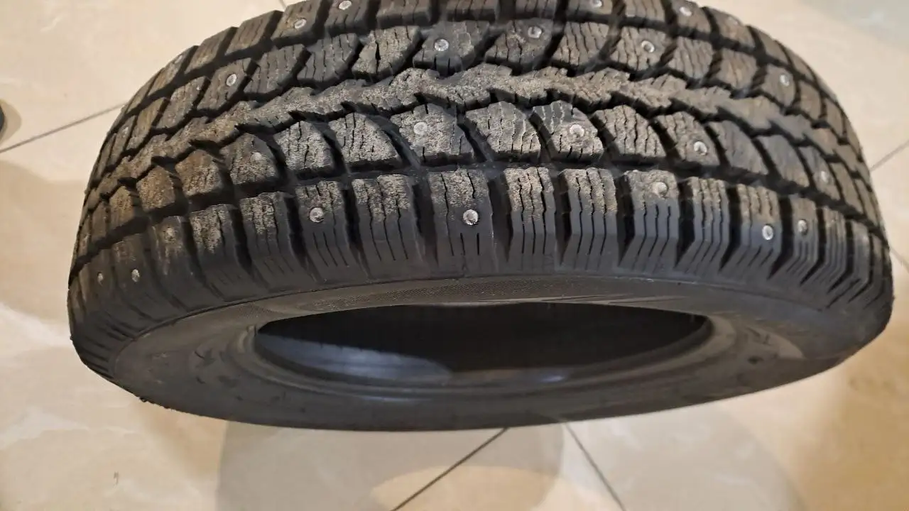 Резина Кама 175/65 почти новая комплект 4 штуки - Шины и диски (Запчасти) в Сургут