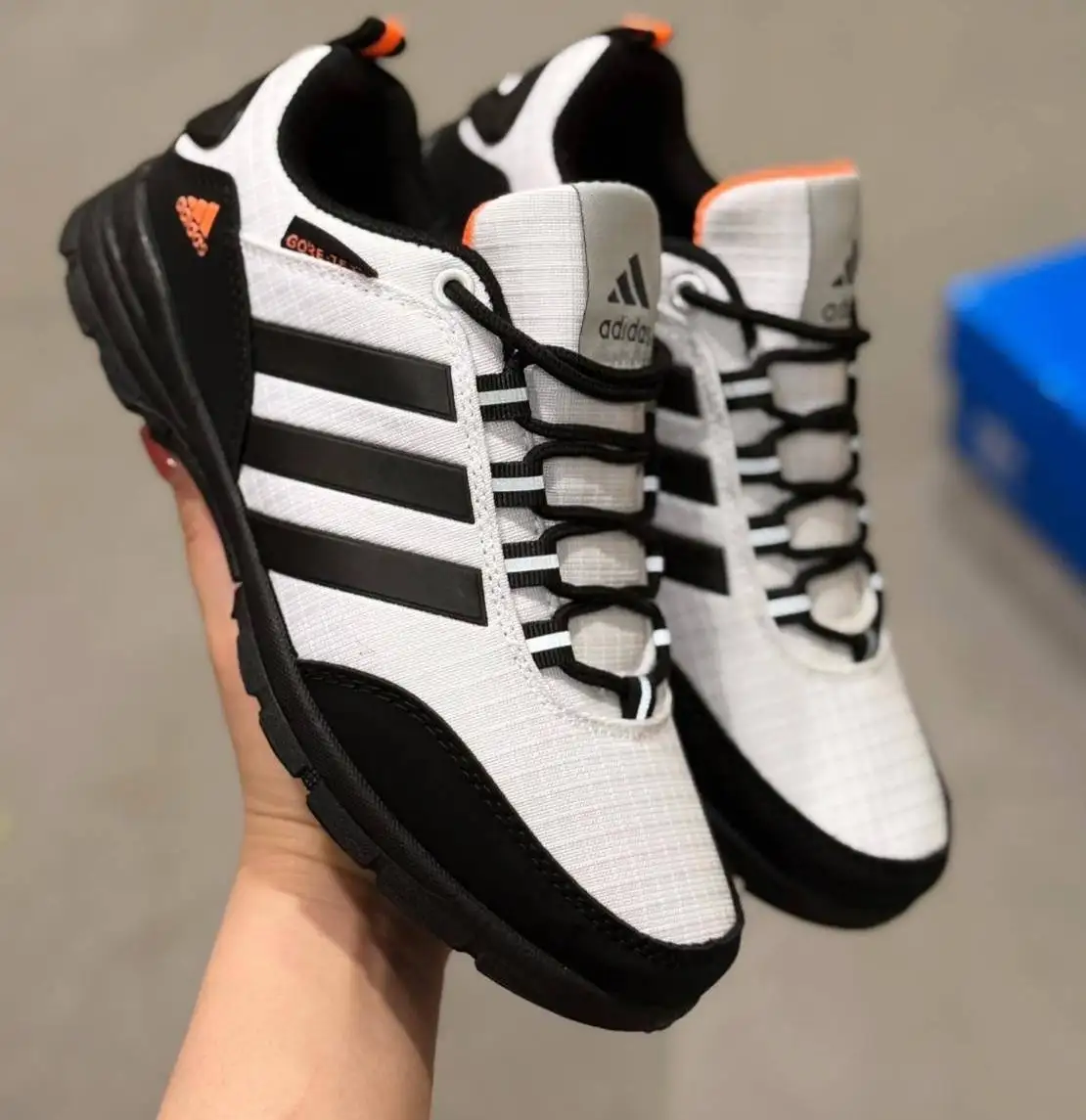 Кроссовки Adidas для активного отдыха - Обувь (Одежда) в Сургут