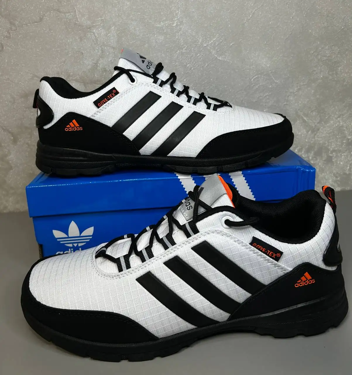 Кроссовки Adidas для активного отдыха - Обувь (Одежда) в Сургут