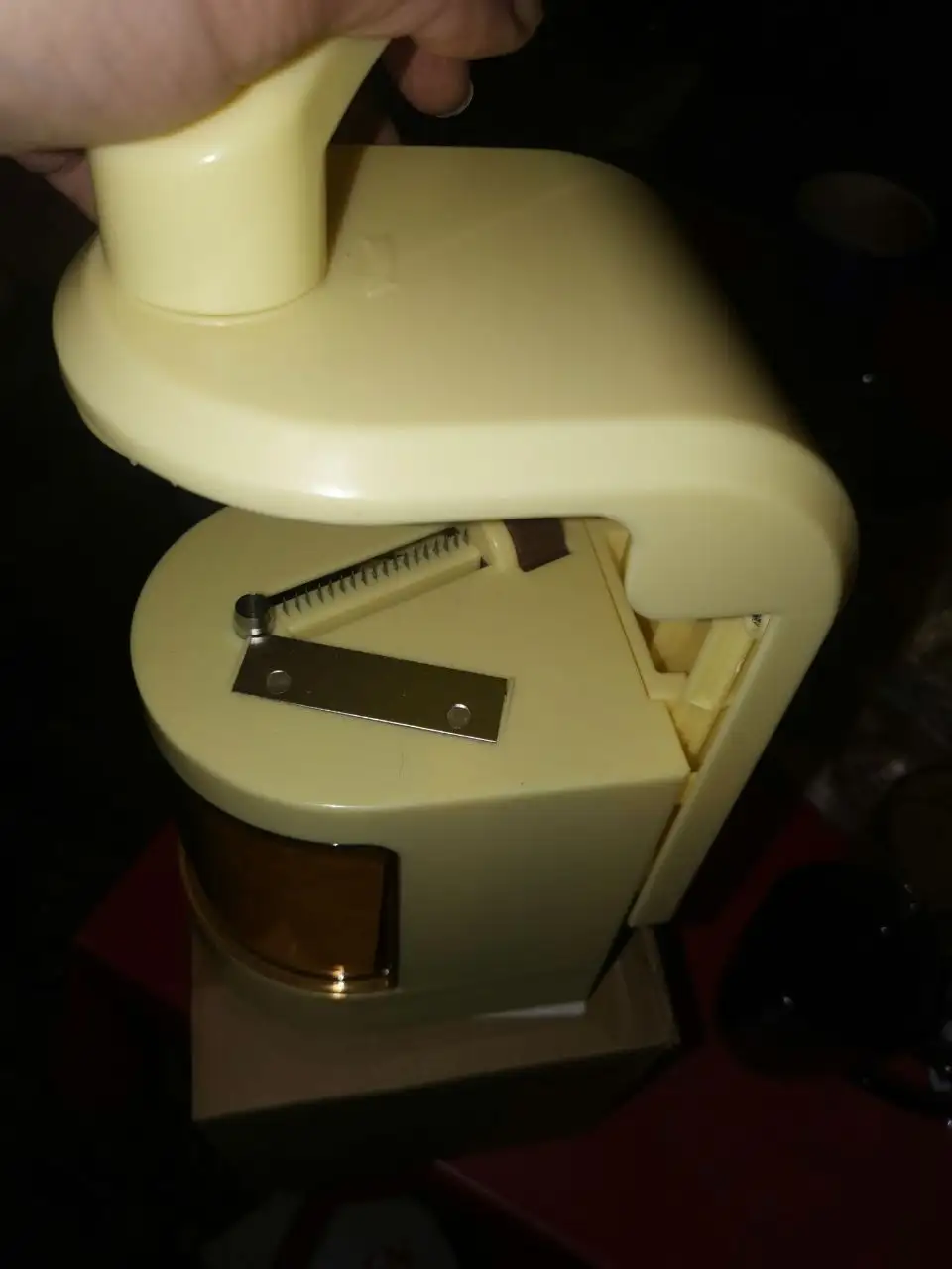 Продам аэрогриль, кофеварку, слайсер и столовые приборы - Барахолка в Сургут