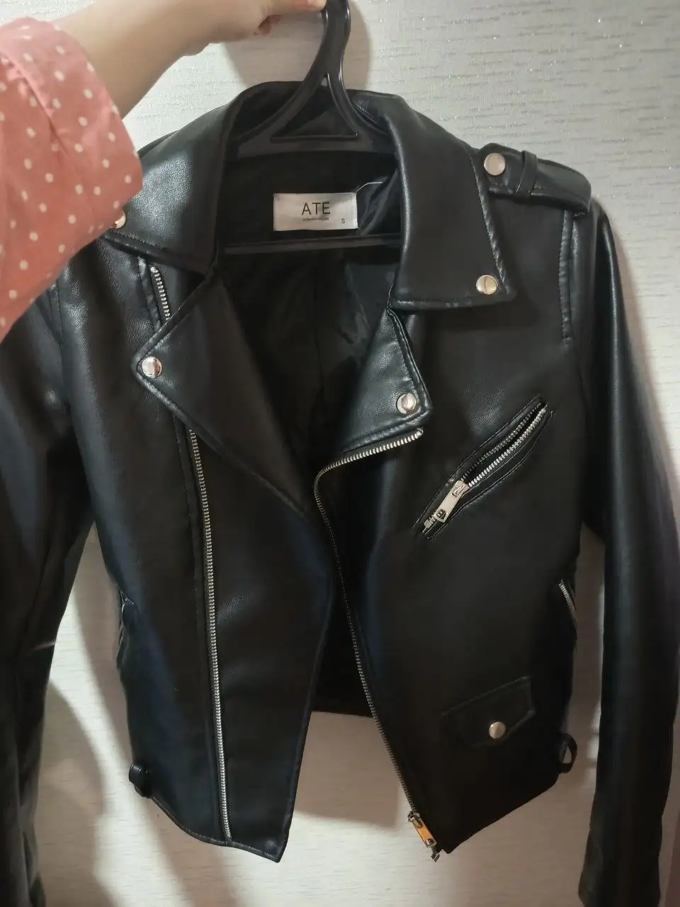 Продам кожаную демисезонную куртку размер S - Верхняя одежда (Одежда) в Сургут
