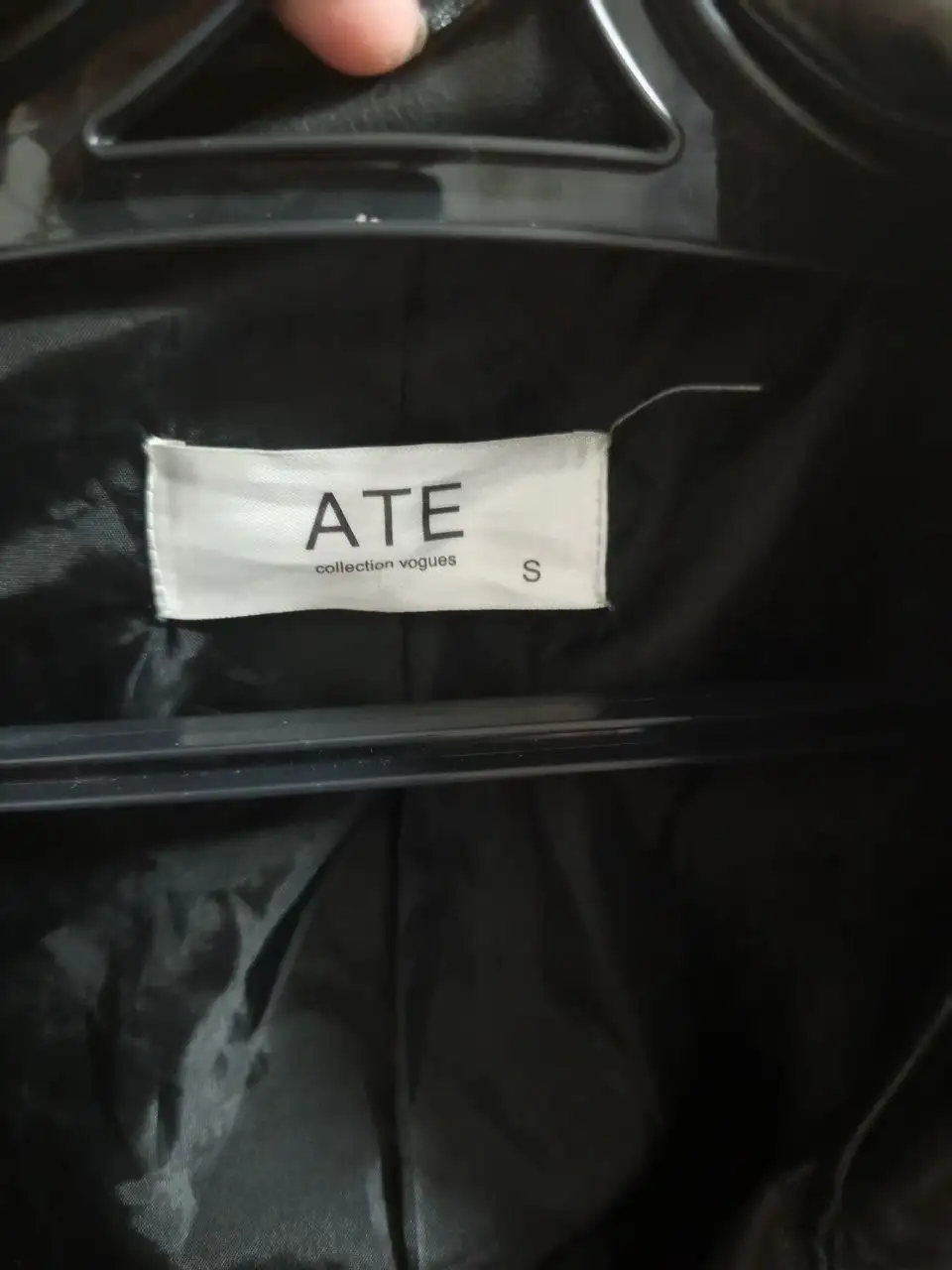 Продам кожаную демисезонную куртку размер S - Верхняя одежда (Одежда) в Сургут