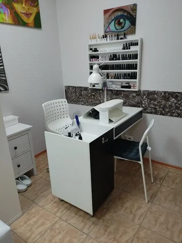 Сдам место мастера маникюра или возьму мастера на проценты - Интернет-услуги в Сургут