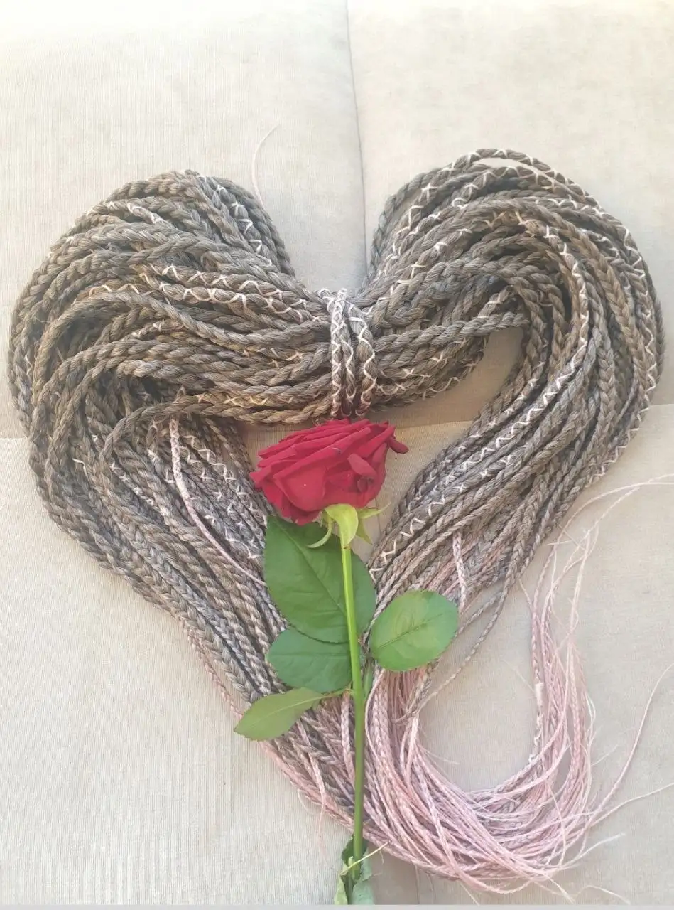 Свободный аукционный комплект Де'кос - Парики и наращивание волос (Красота и здоровье) в Сургут