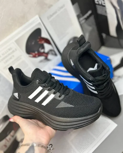 Продам новые кроссовки женские ADIDAS - Кофты в Сургут