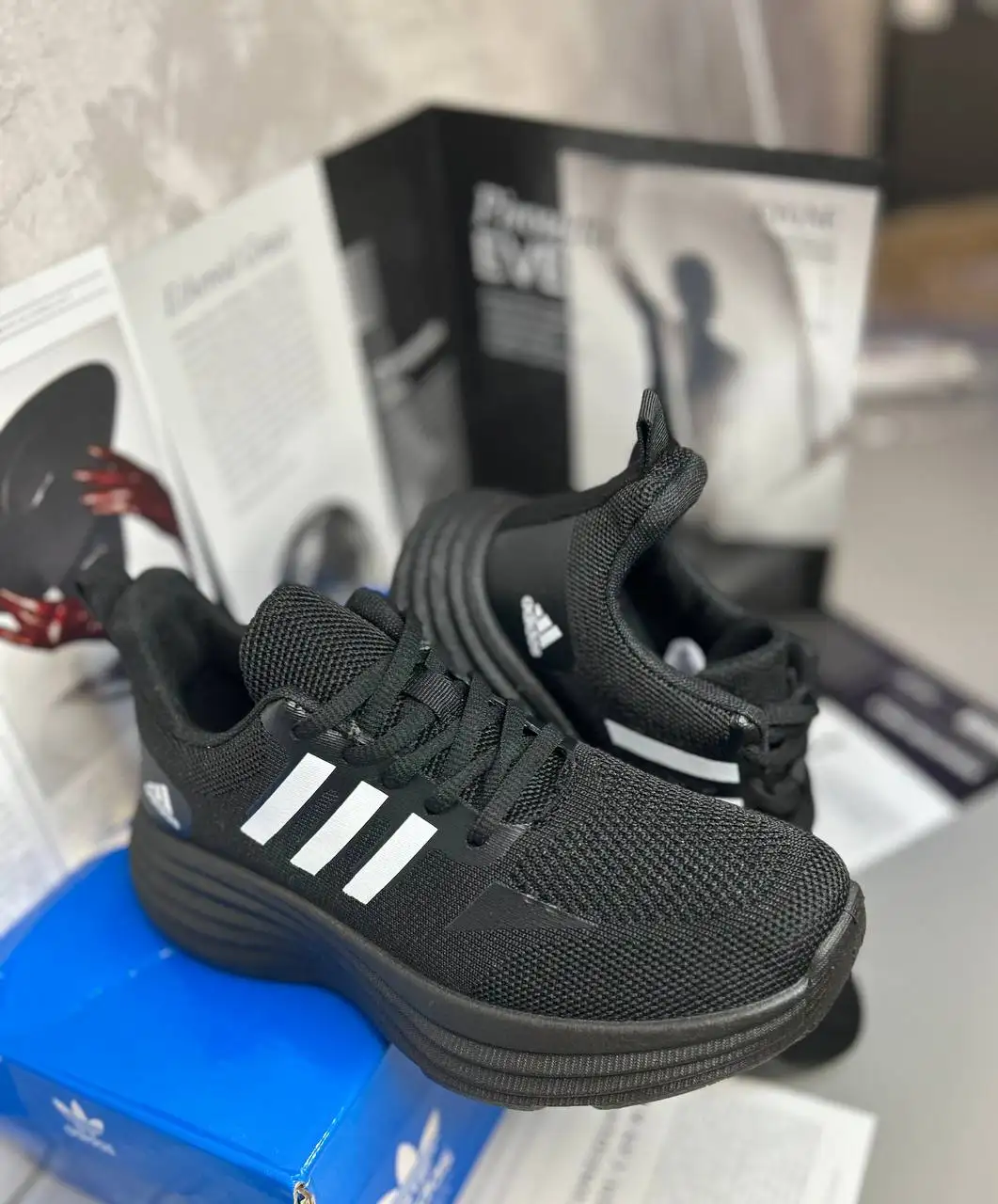 Продам новые кроссовки женские ADIDAS - Обувь (Одежда) в Сургут
