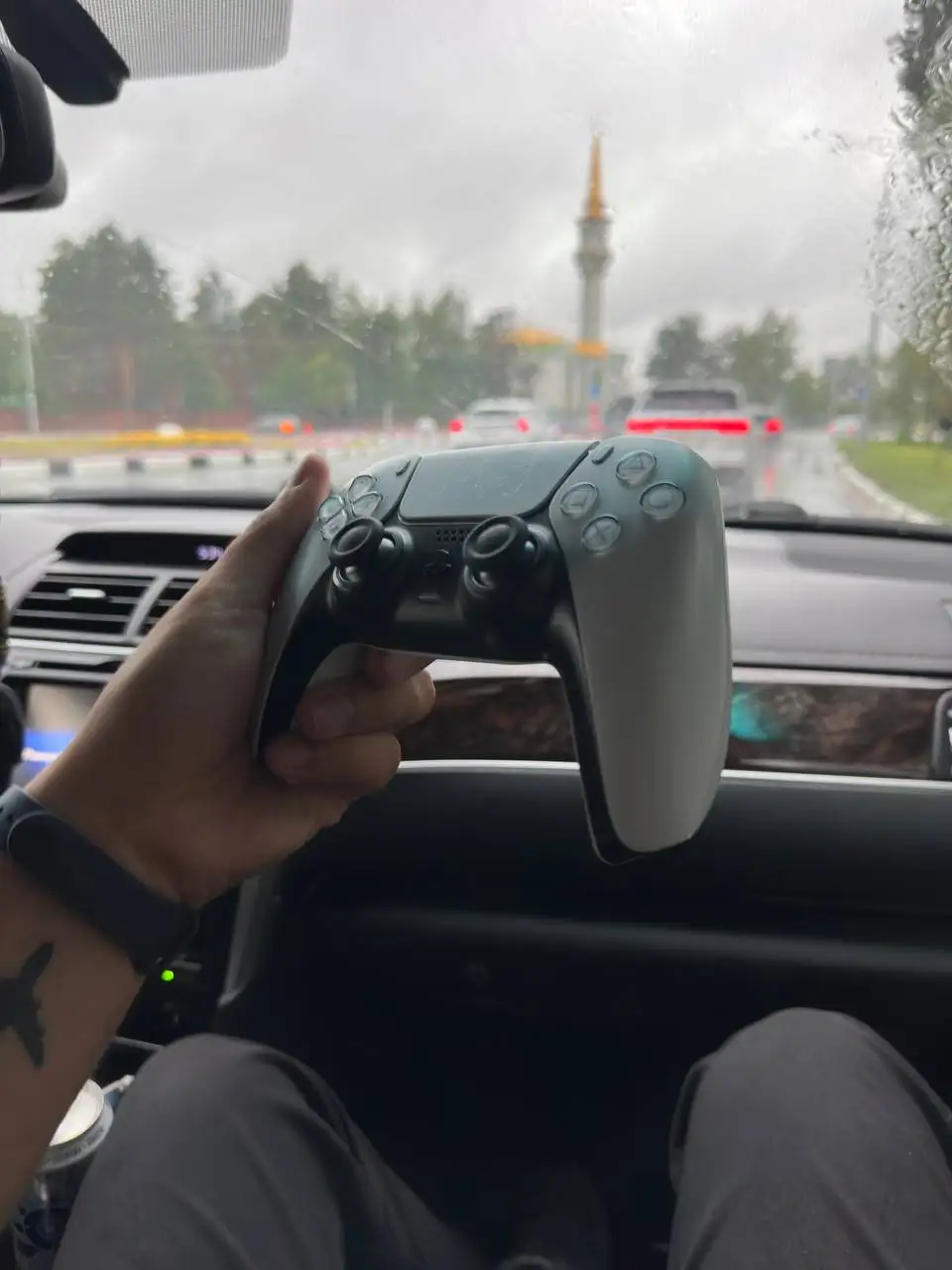 DualSense PS5 в отличном состоянии с доставкой - Игровые приставки и аксессуары (Электроника) в Сургут