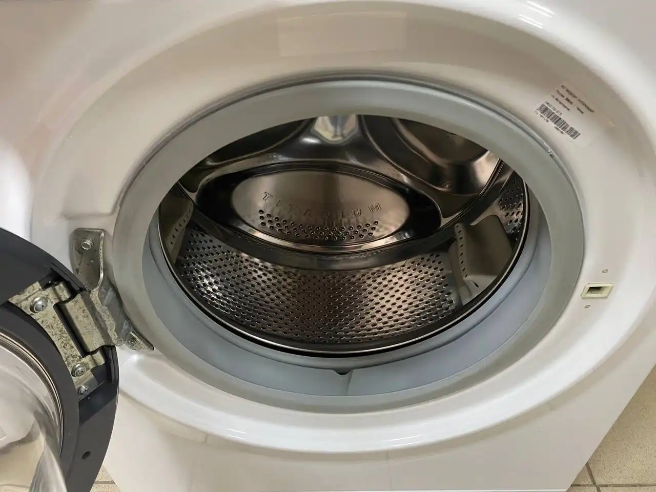 Стиральная машинка Ariston