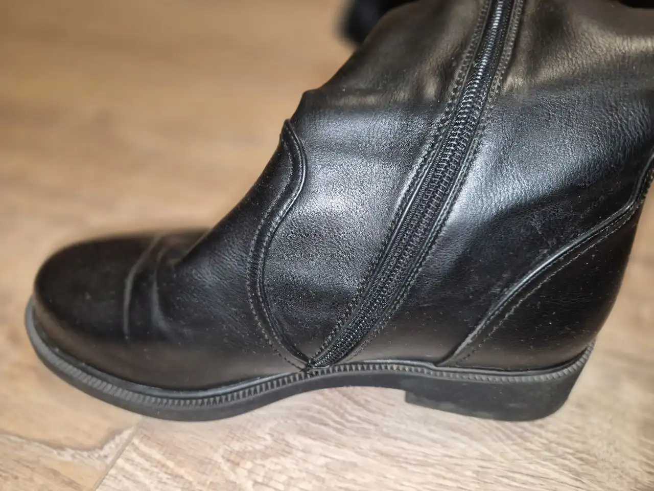 Продам новые сапоги размер 38