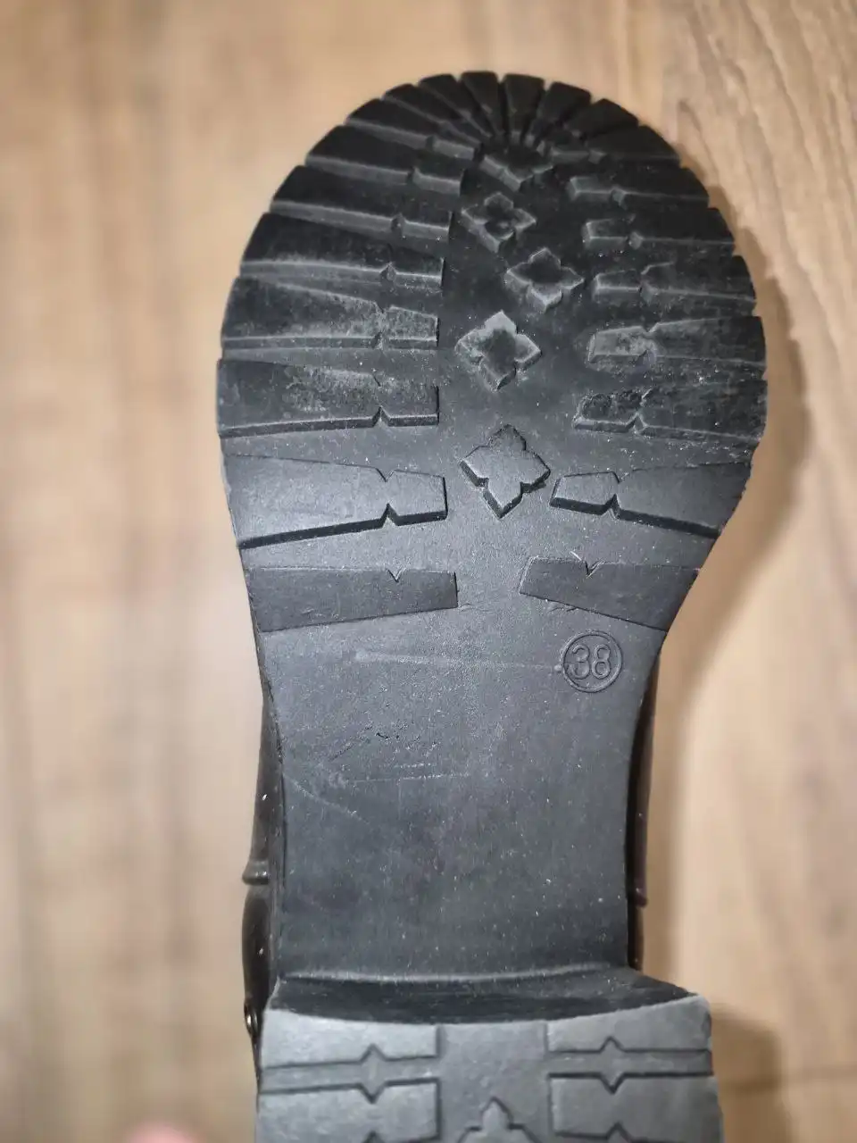 Продам новые женские ботинки еврозима размер 38