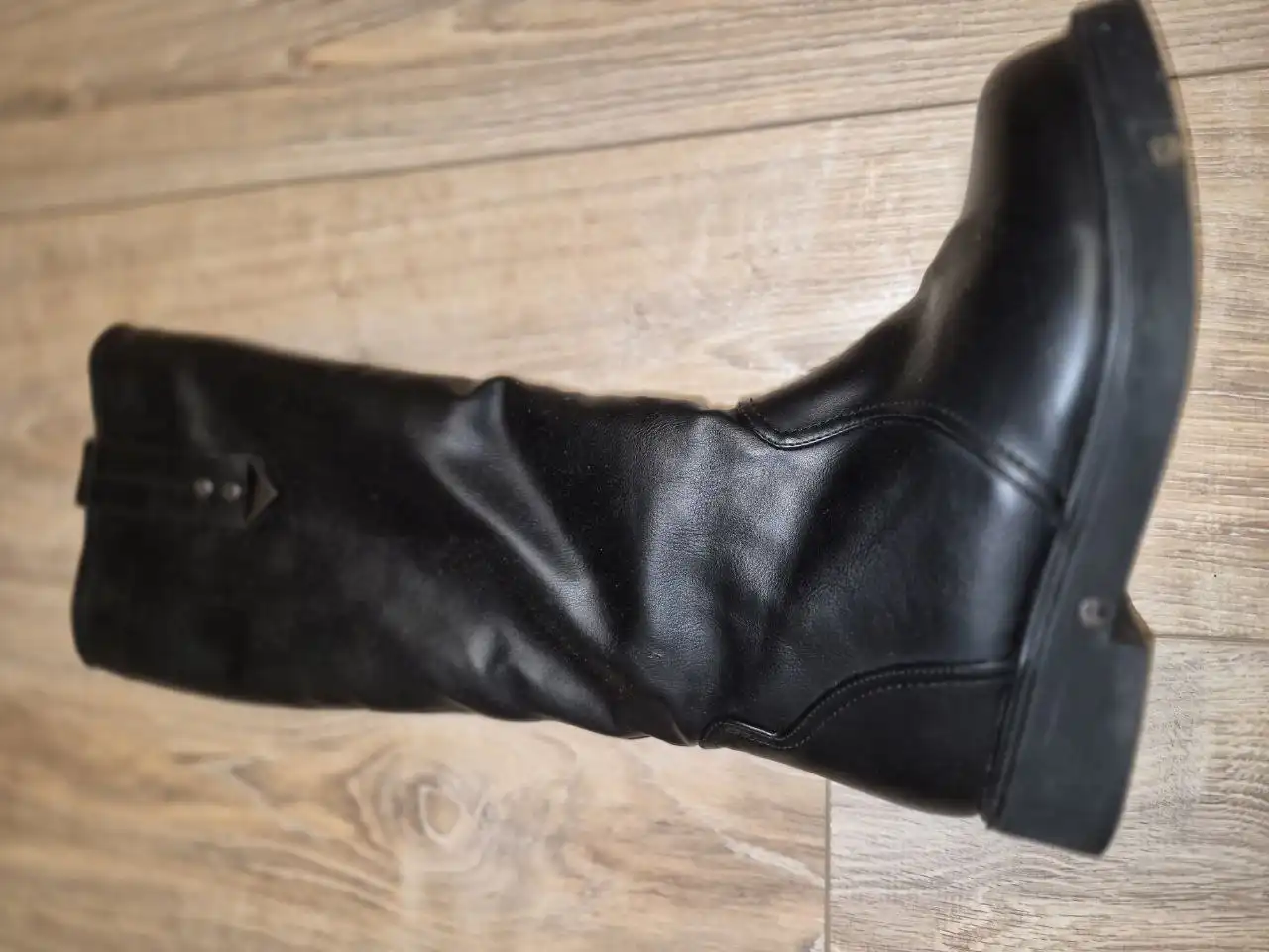 Продам новые женские сапоги размер 38