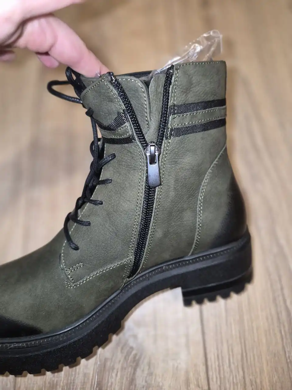 Продам новые женские ботинки, размер 38