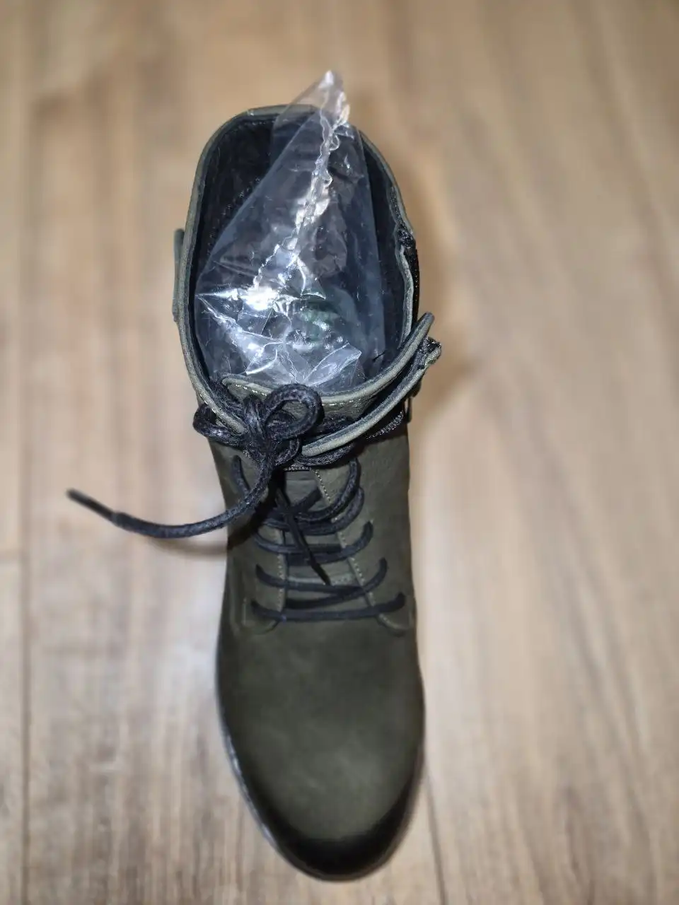 Продам новые женские ботинки, размер 38