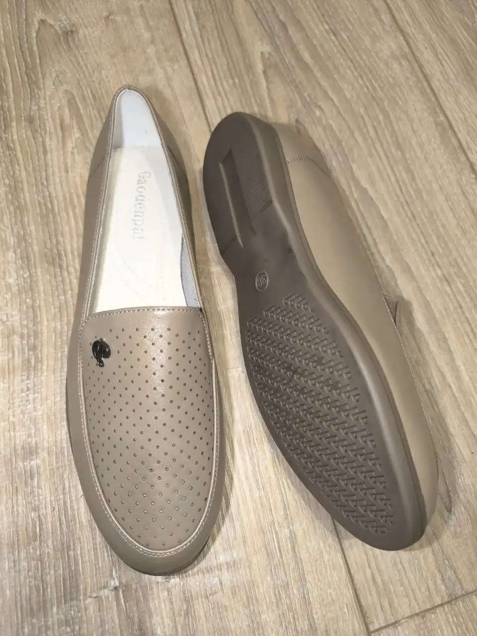 Продам новую женскую обувь размер 37-38