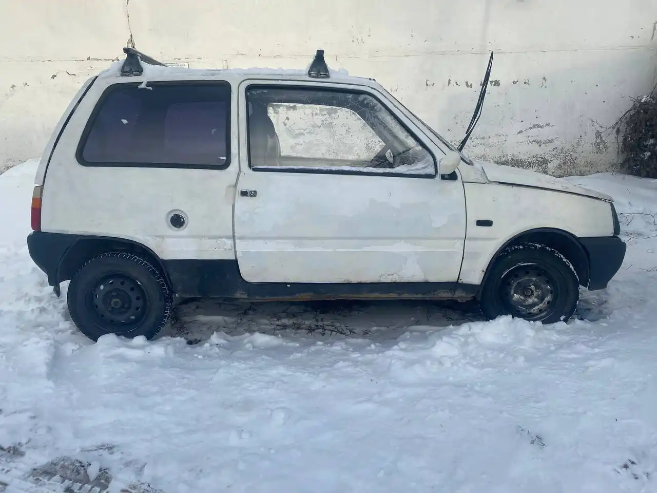 Автомобиль 2003 года на ходу