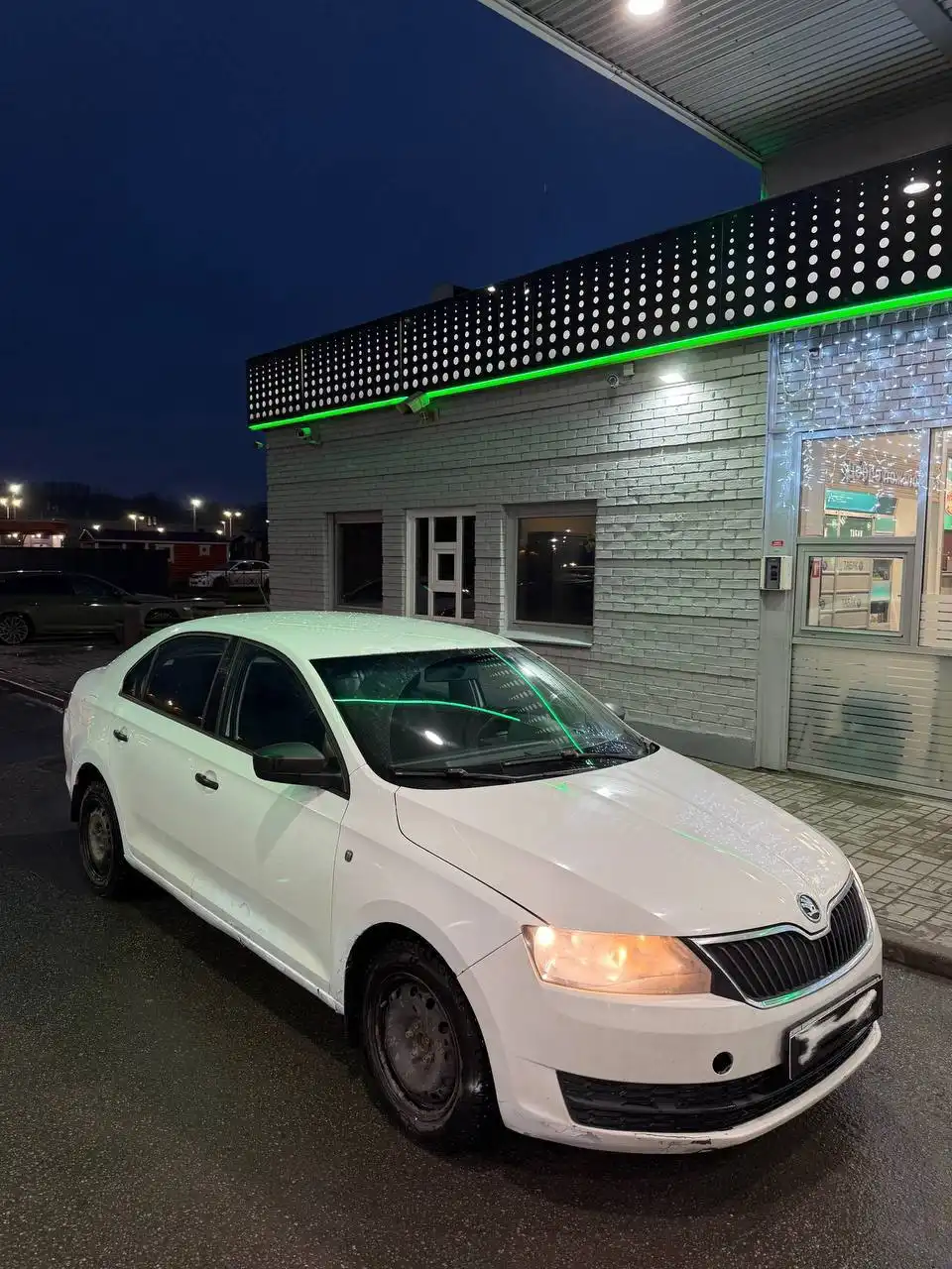 Продажа автомобиля Шкода Рапид 2015 года