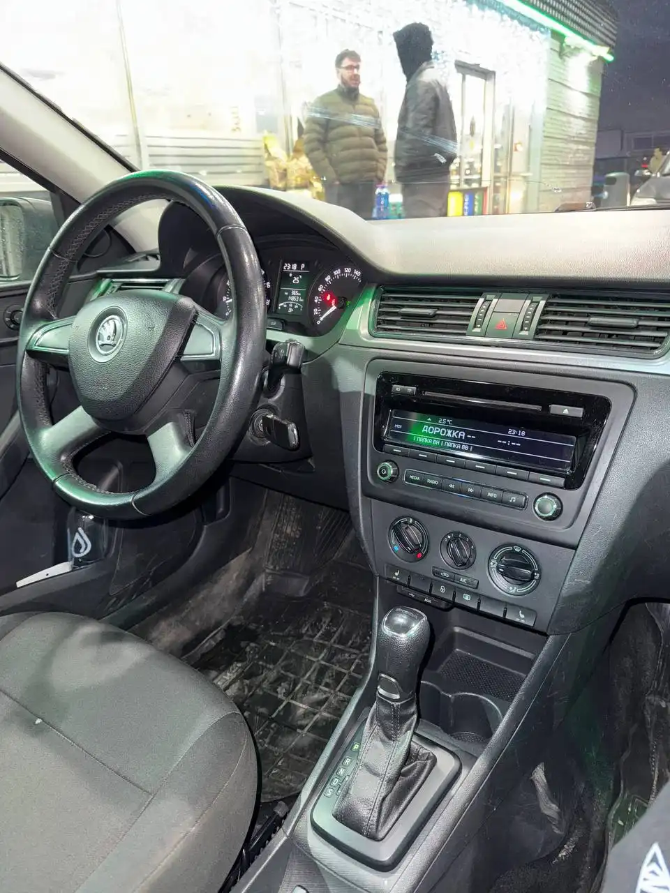 Продажа автомобиля Шкода Рапид 2015 года