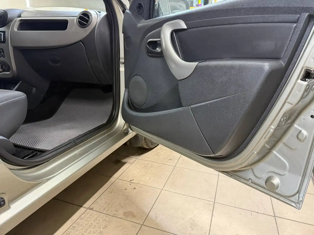 Продажа Renault Logan 2011 года