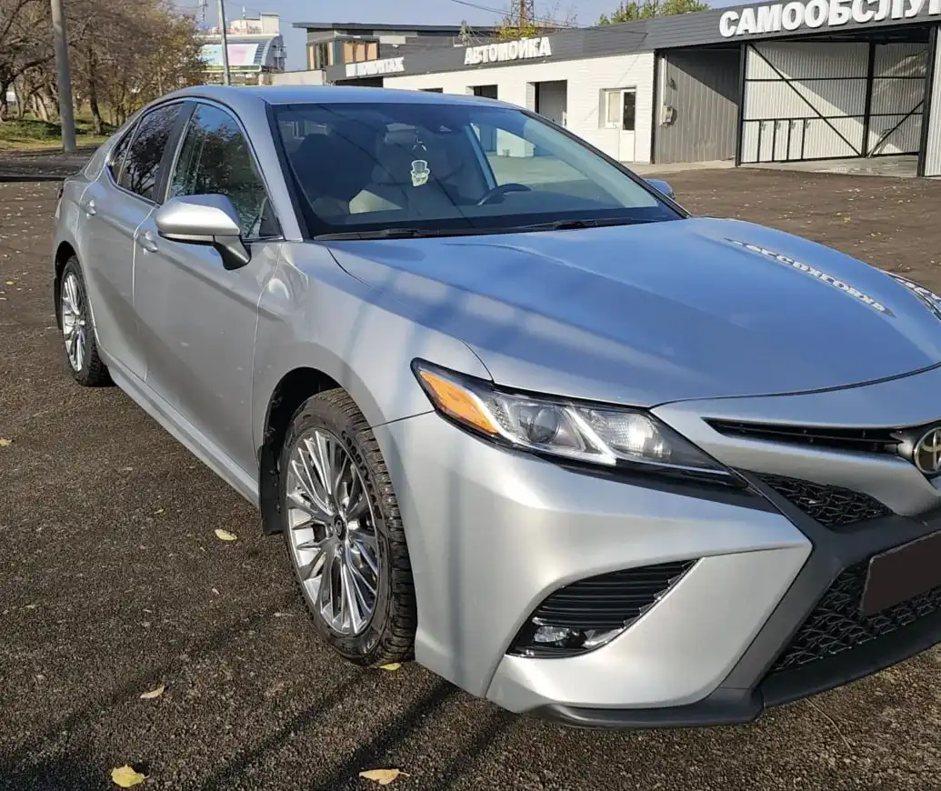 Японский автомобиль на левом руле 2.5 литра