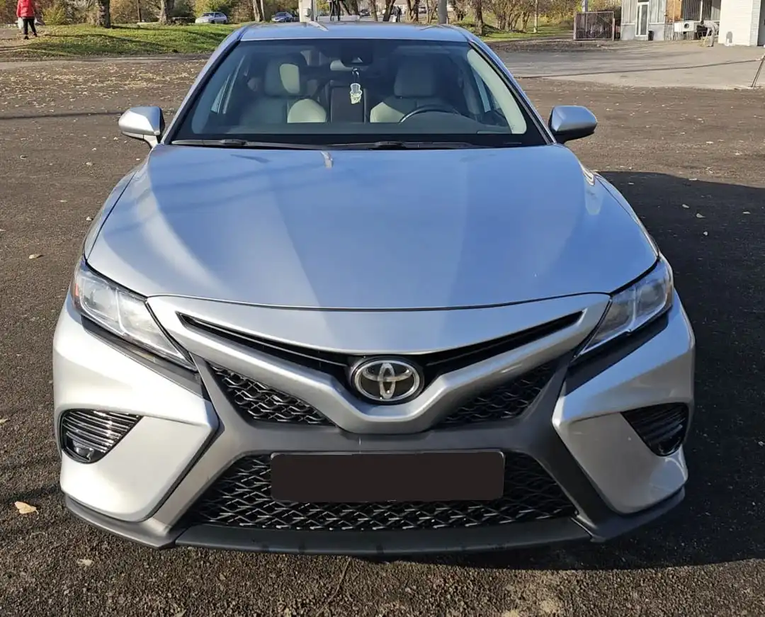 Японский автомобиль на левом руле 2.5 литра