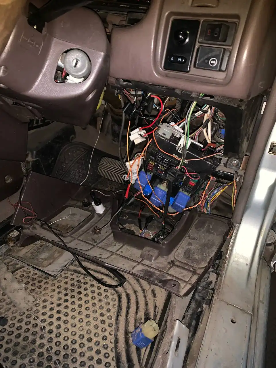 Продается Nissan Presea 1996 года в нерабочем состоянии