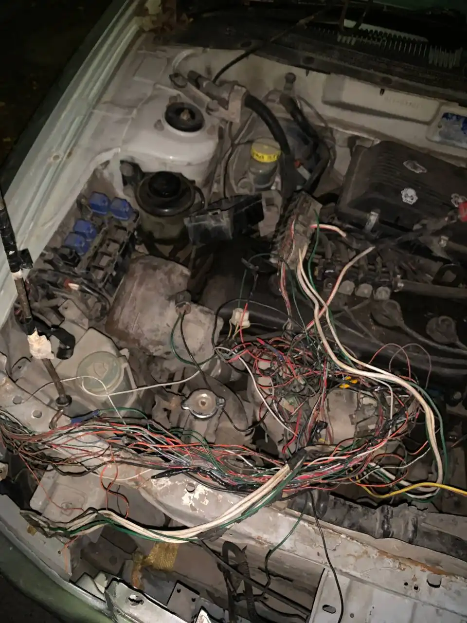 Продается Nissan Presea 1996 года в нерабочем состоянии