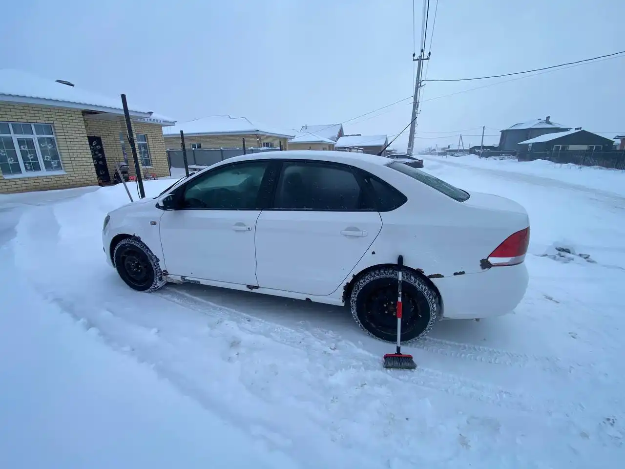 Продам VW Polo 2012 года 1.6 МТ