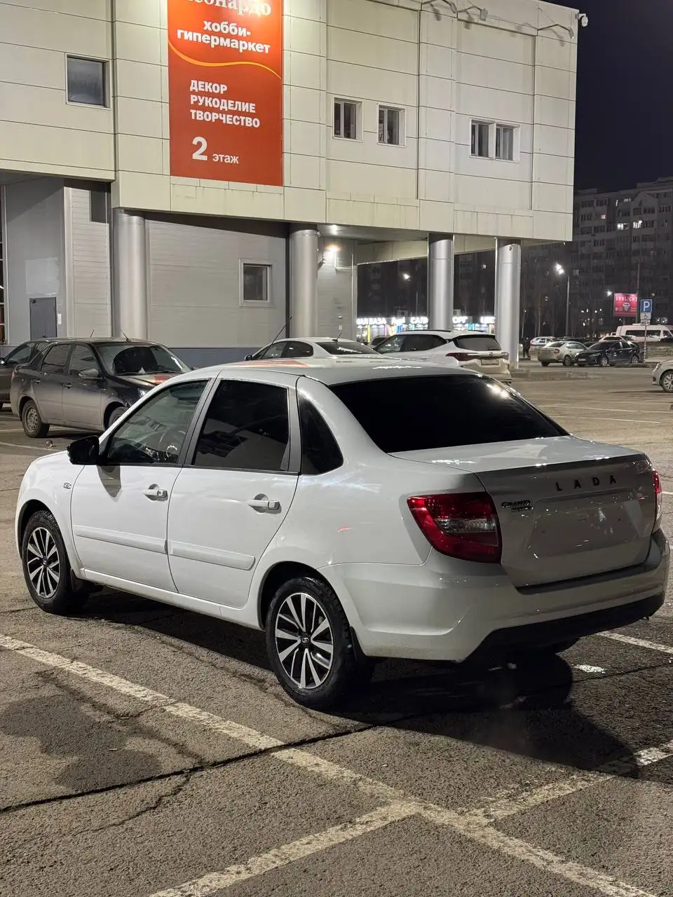 Lada Granta 2023 года с кондиционером и подогревом сидений - Легковые автомобили (Авто) в Казань