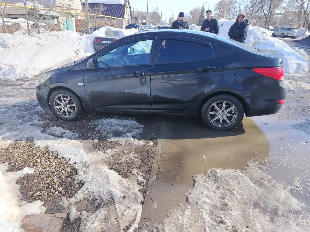 Автомобиль 2013 года с полным ходом и двумя комплектами колес - Авто в Казань