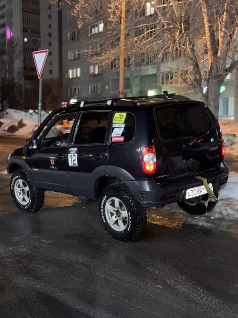 Шевроле Нива с пробегом 180000 км, шноркелем, лебедкой и лифтом подвески - Автоаксессуары в Казань