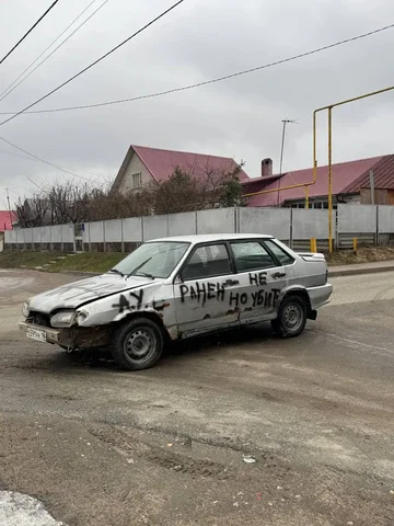 Автомобиль 2002 года в нерабочем состоянии без колес - Двигатели в Казань