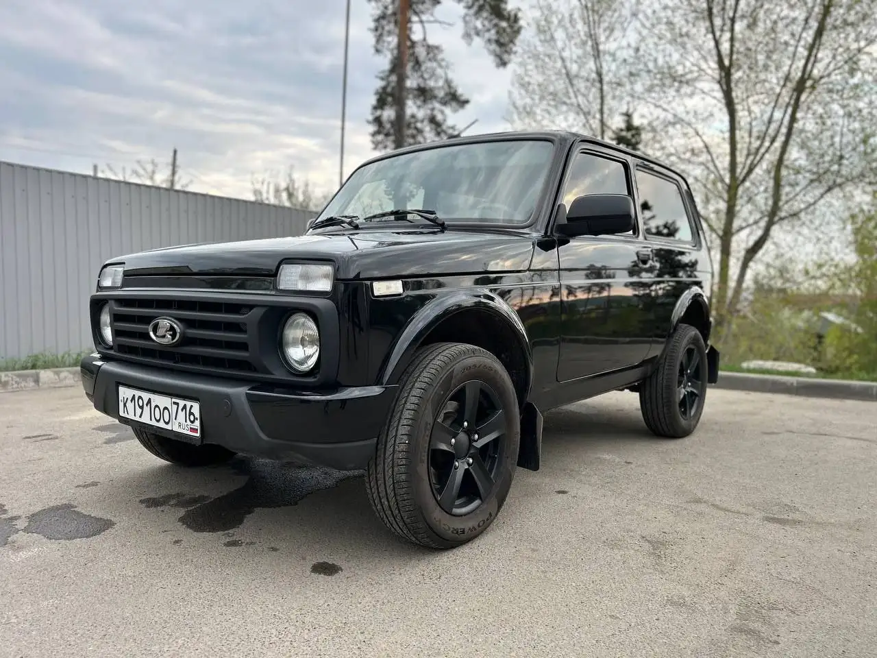 ВАЗ Нива 2025 года Black Edition с пробегом 17 тысяч - Легковые автомобили (Авто) в Казань