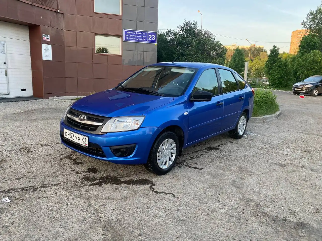 Лада Гранта лифтбек 2018 - легковой автомобиль (Авто) в Казань