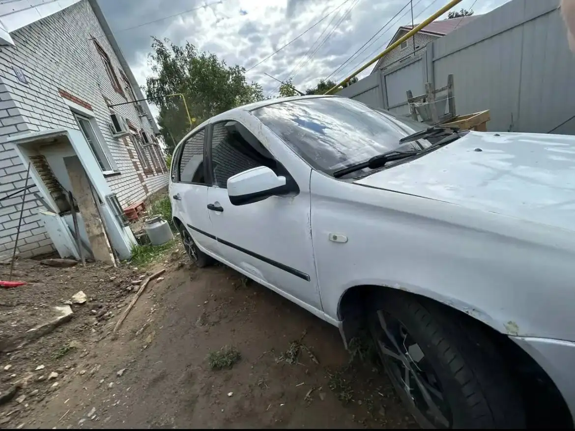 Автомобиль 2012 года, требует ремонта кузова - Авто в Казань
