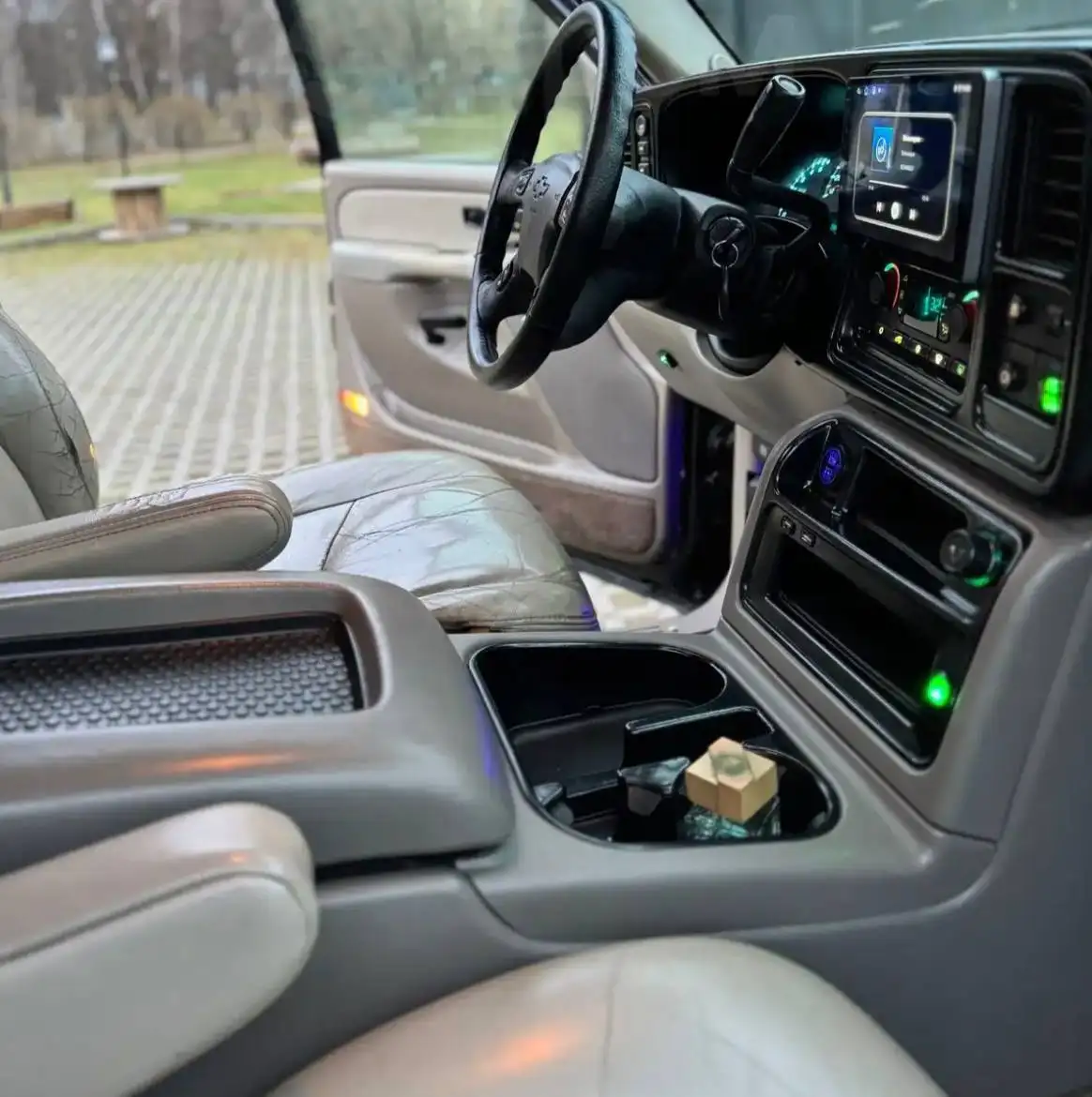 Продам Chevrolet Tahoe 2003 - Легковые автомобили (Авто) в Октябрьский