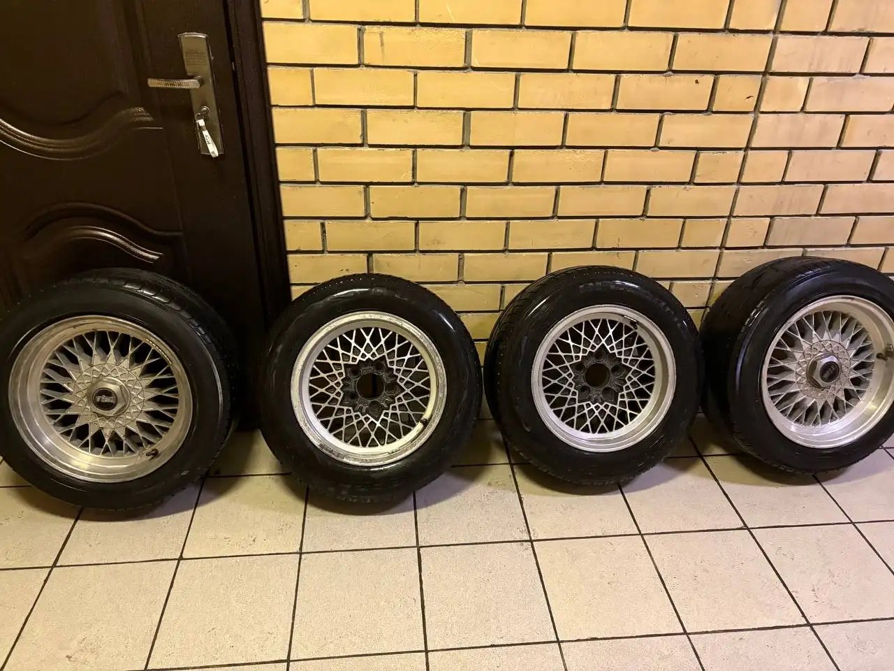 Продажа колес R15 (передние) и R16 (задние) с резиной YOKOHAMA и дисками BBS - Шины и диски (Авто) в Казань