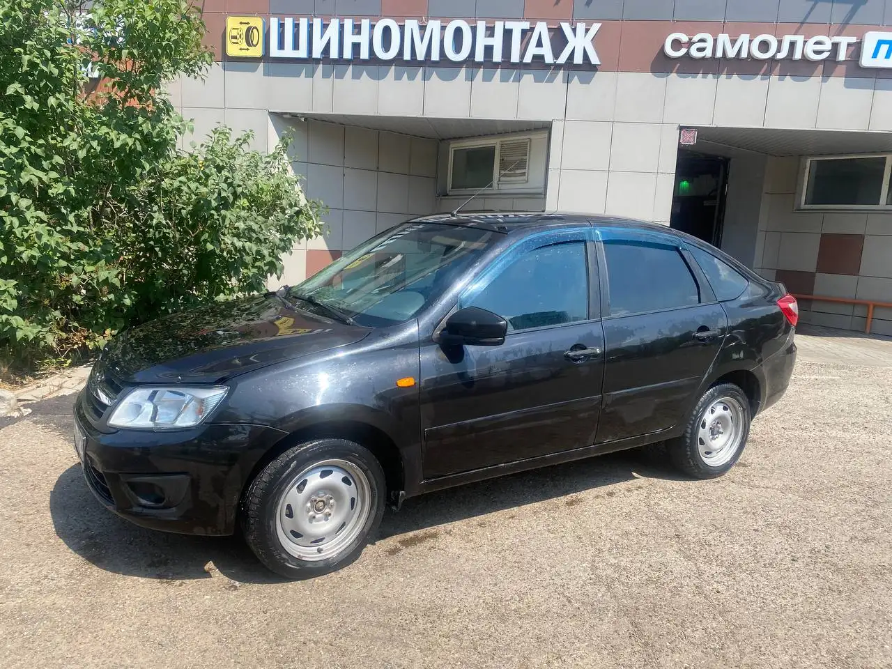 Лада Гранта лифтбек 2015 - Легковой автомобиль (Авто) в Казань