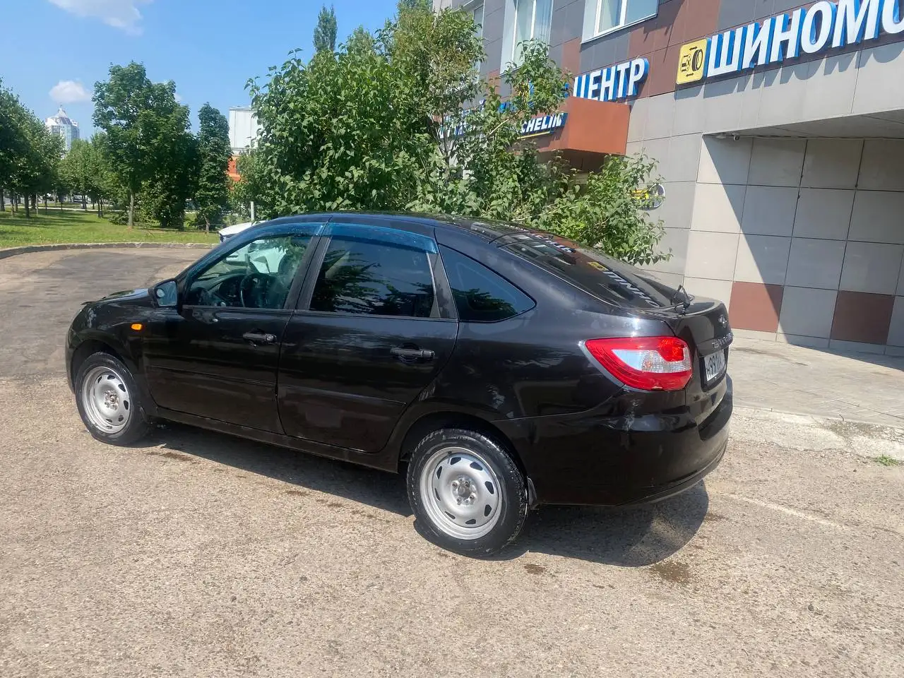 Лада Гранта лифтбек 2015 - Легковой автомобиль (Авто) в Казань