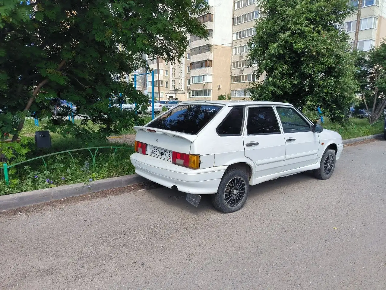Продажа двух автомобилей одним лотом — Белая 2011 и Серая 2009 - Авто в Казань