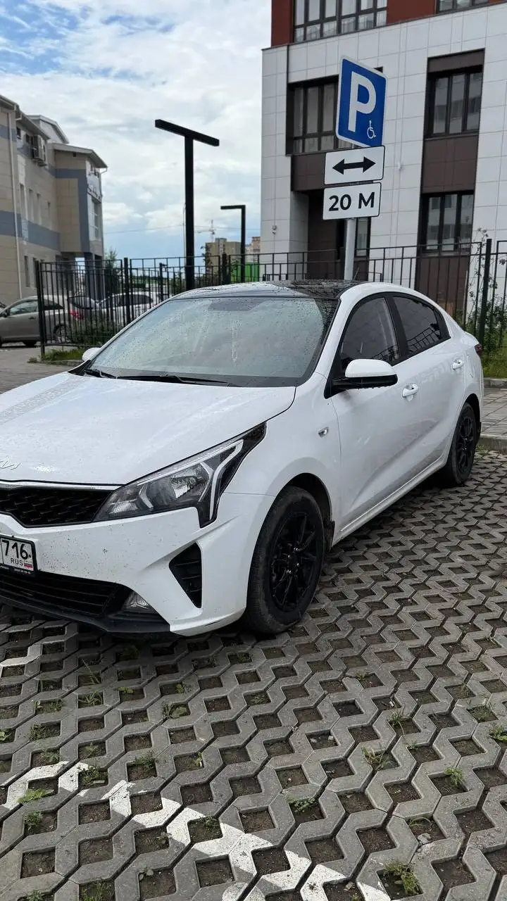 Kia Rio 1.6 AT Luxe AV 2022 - Легковые автомобили (Авто) в Альметьевск
