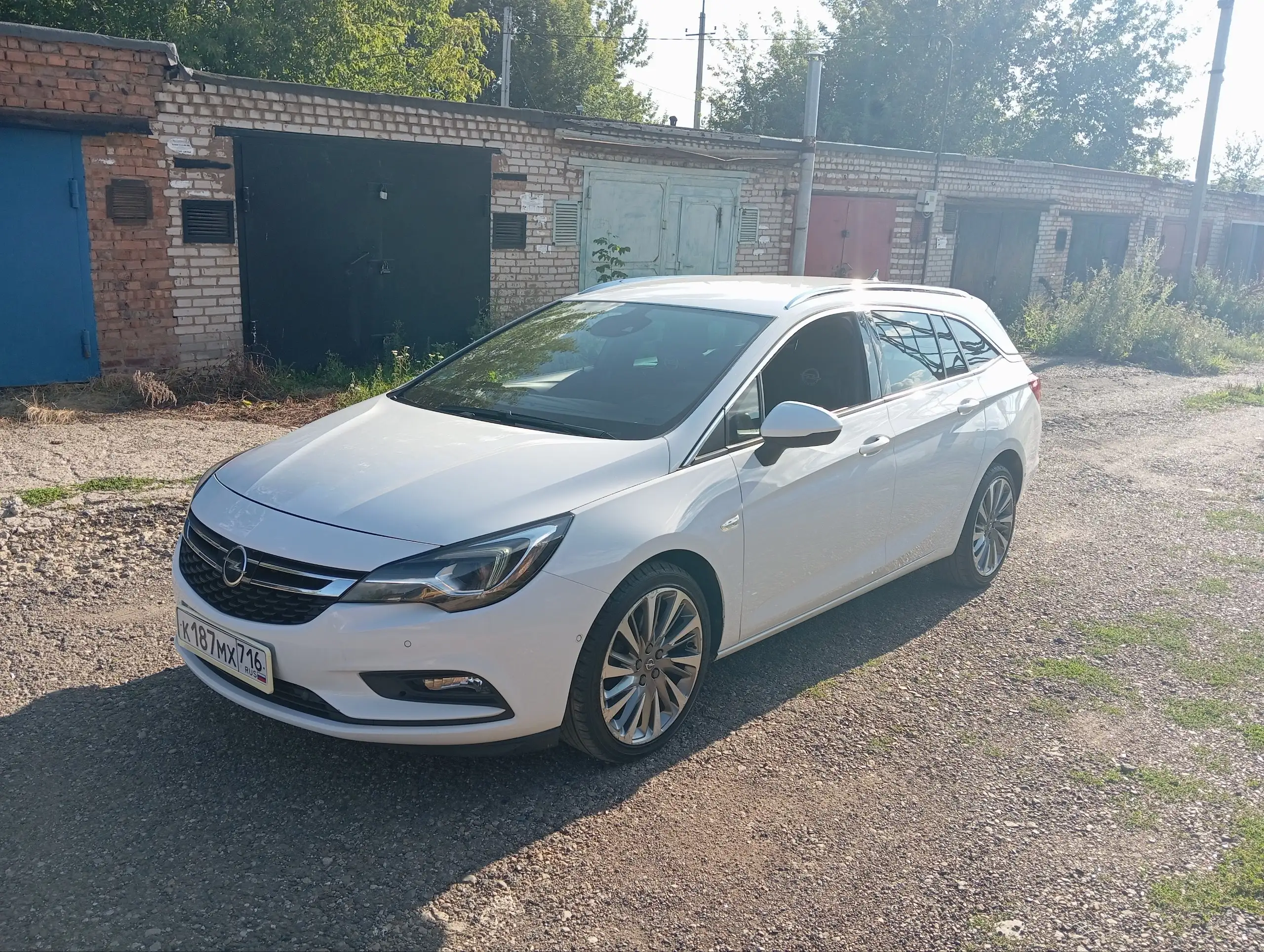 Автомобиль 2019 года, 141000 пробег, 1.6 турбо дизель - Авто в Казань