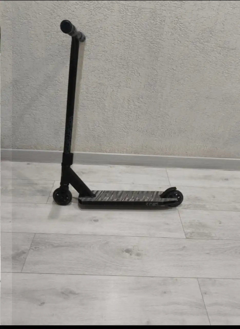 Продажа трюкового самоката с царапинами