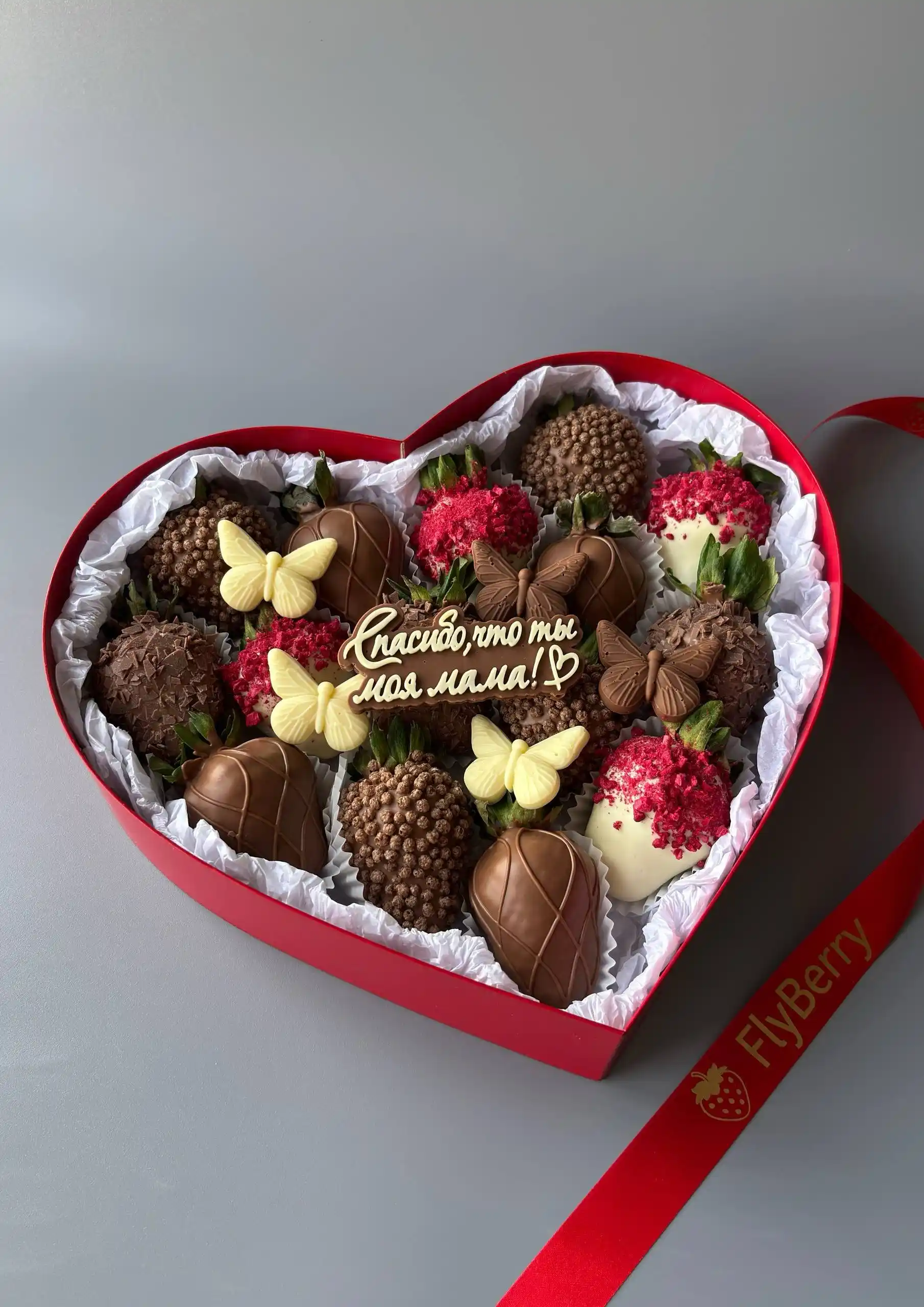 Подарок ко Дню матери - ягоды в шоколаде