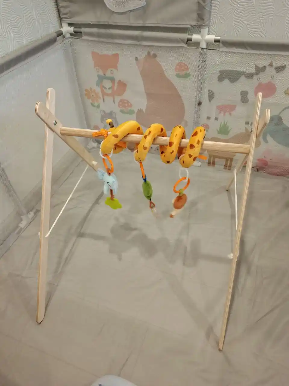 Шезлонг для новорождённых и стойка Монтессори